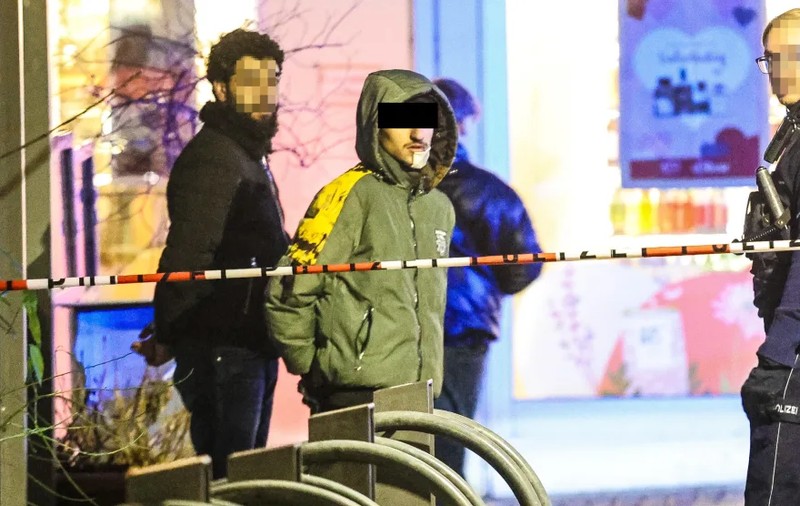El este sirianul de 15 ani care l-a înjunghiat de mai multe ori în spate pe Laurențiu, ca să se răzbune pe românul de 18 ani