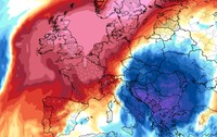 o hartă meteorologică a Europei ce indică o masă de aer rece, reprezentată în nuanțe de albastru și violet peste Europa de Est și Centrală, în contrast cu masele de aer cald reprezentate în roșu și roz în vestul continentului.