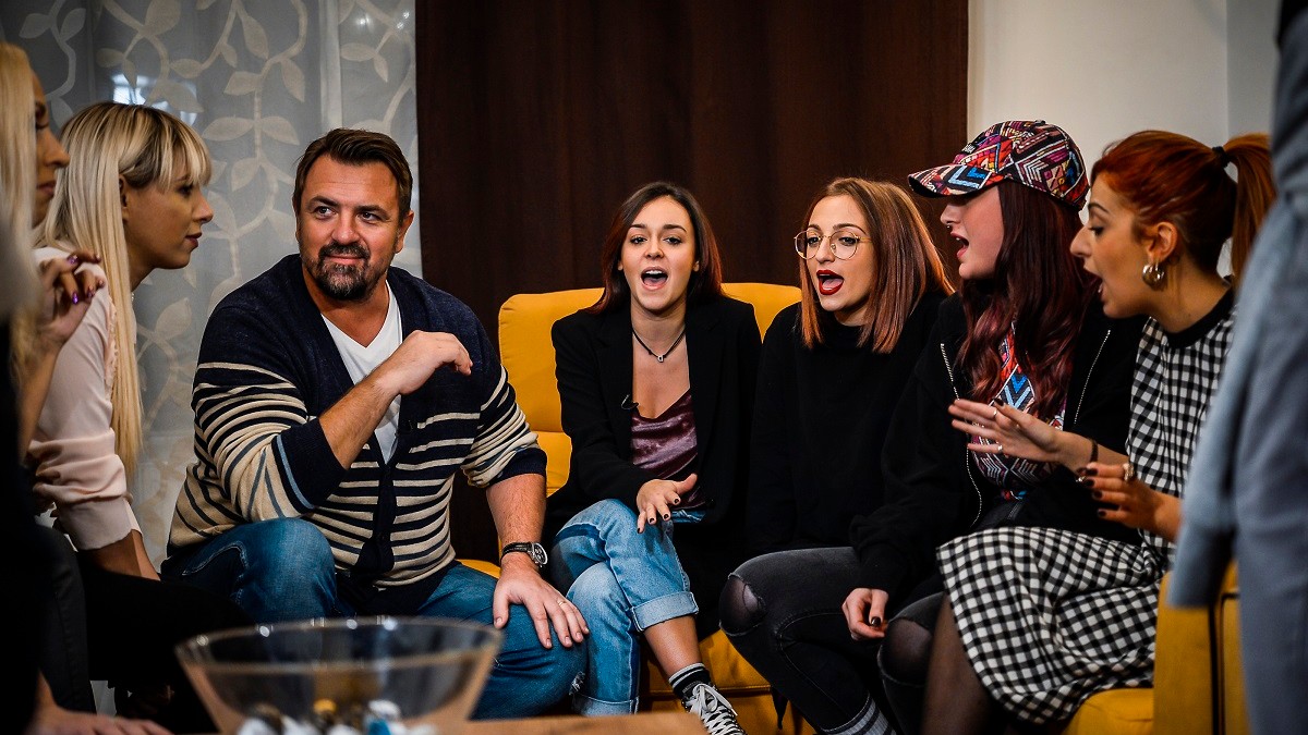 Sorana și Anca de la A.S.I.A. și Dan Bittman, vizită surpriză în casa X Factor | FOTO