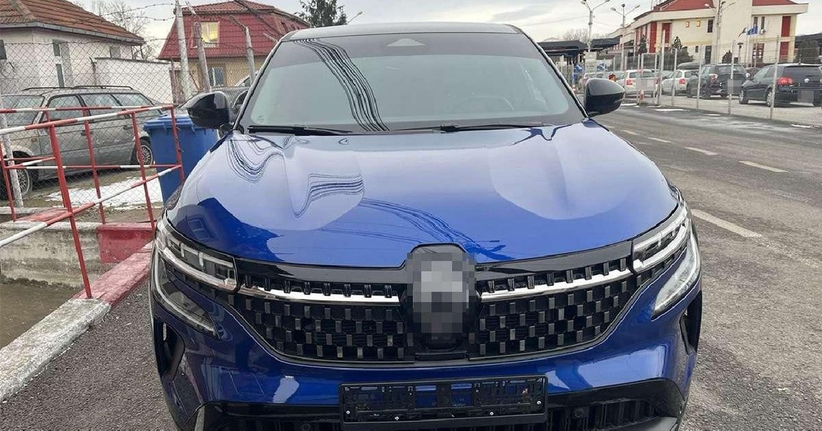 Mașină renault de culoare albastră
