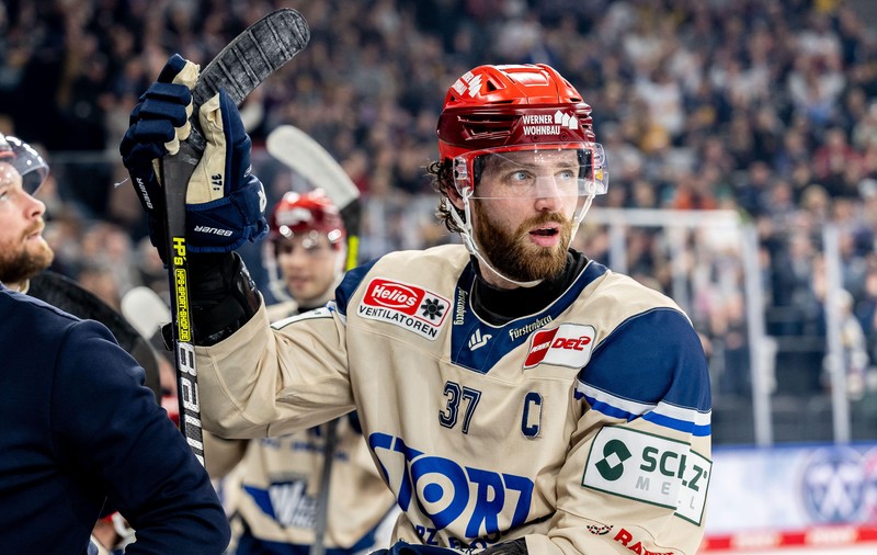 Thomas Larkin, jucătorul născut la Londra, din tată american și mamă italiană, și visul ratat de a juca în NHL. „Trece și că am soție nemțoaică!”