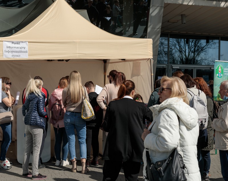 Corespondență din Polonia: Miraculoasa transformare a unui mall decăzut în centru pentru refugiați