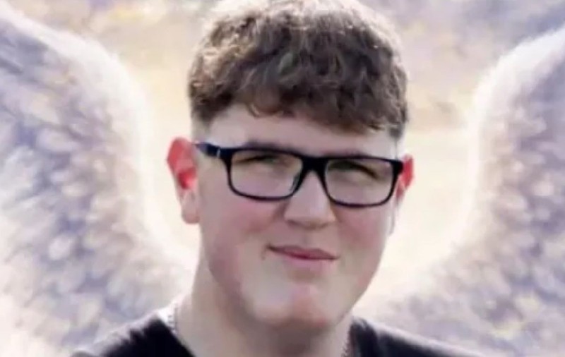 Joshua Johnson, cu ochelari, în arhivele poliție South Yorkshire