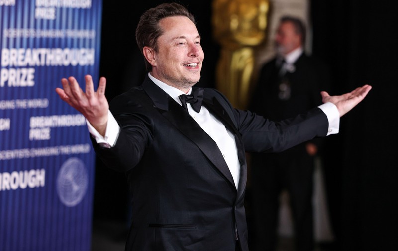 Elon Musk a anunțat că un al treilea pacient Neuralink a primit un implant cu cip în creier