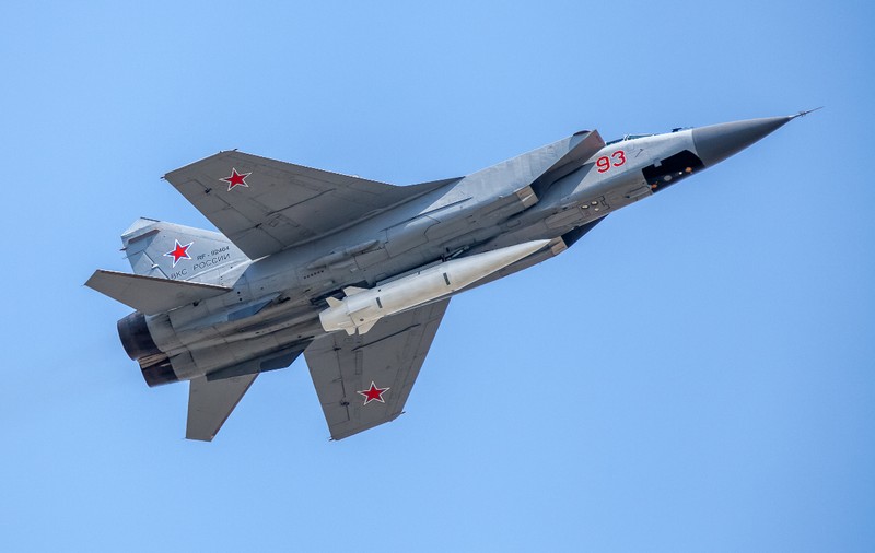 Un avion de luptă rus s-a prăbușit aproape de granița cu Ucraina - piloții au reușit să se catapulteze
