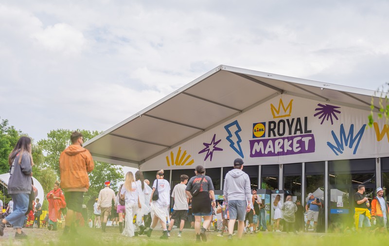 Meniu complet de festival la prețuri accesibile: Lidl rămâne Lidl - și la castel, și la tine-n cartier