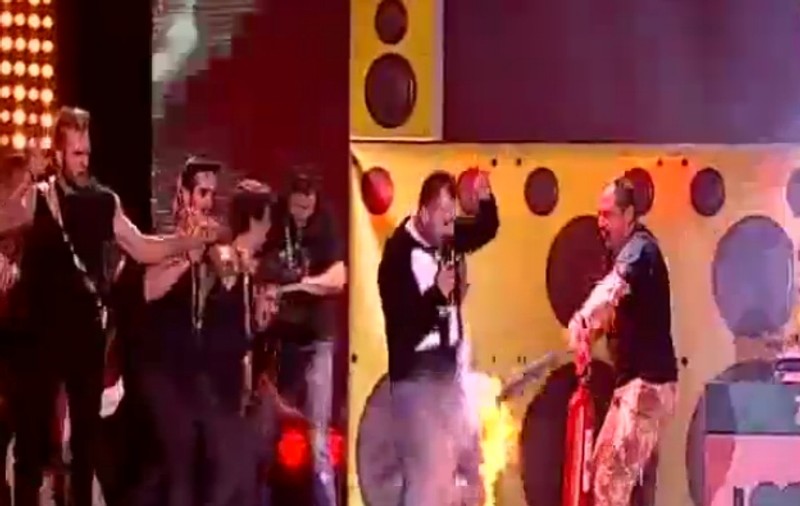 PANICĂ PE SCENA ZU Music Awards! Morar, cu pantalonii în flăcări, iar ANDREEA BĂNICĂ A FUGIT DE SCHELE "CĂZĂTOARE"