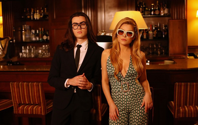 Elena Gheorghe și Radu Ștefan Bănică formează un cuplu în cel mai nou videoclip al artistei: „Asemănarea lui cu Alain Delon e fantastică”
