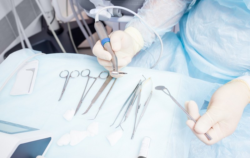 O stomatoloagă româncă e coșmarul pacienților ei și a fost radiată din registrul chirurgilor ortodonți din Franța