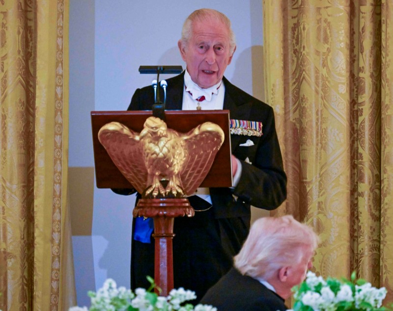 „Dacă nu eram noi, vorbeați franceza”. Schimbul de ironii dintre regele Charles și Donald Trump