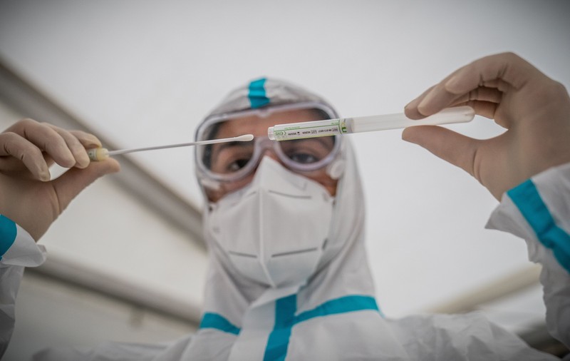Cel mai exact test de până acum pentru depistarea COVID-19 şi a anticorpilor, aprobat în SUA