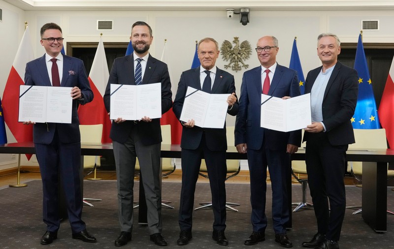 Opoziția proeuropeană din Polonia a ajuns la un acord de coaliție și se declară gata să guverneze. Tusk îl acuză pe Duda că „trage de timp"