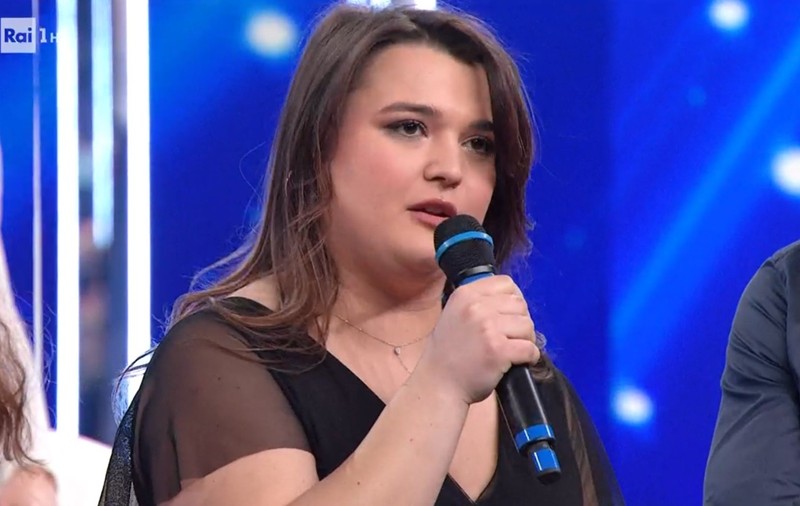 Denisa Curtașu, românca din Târgoviște care a câștigat o etapă a show-ului „De pe stradă pe scenă”, de la Rai 1, și-a întâlnit mama după 5 ani