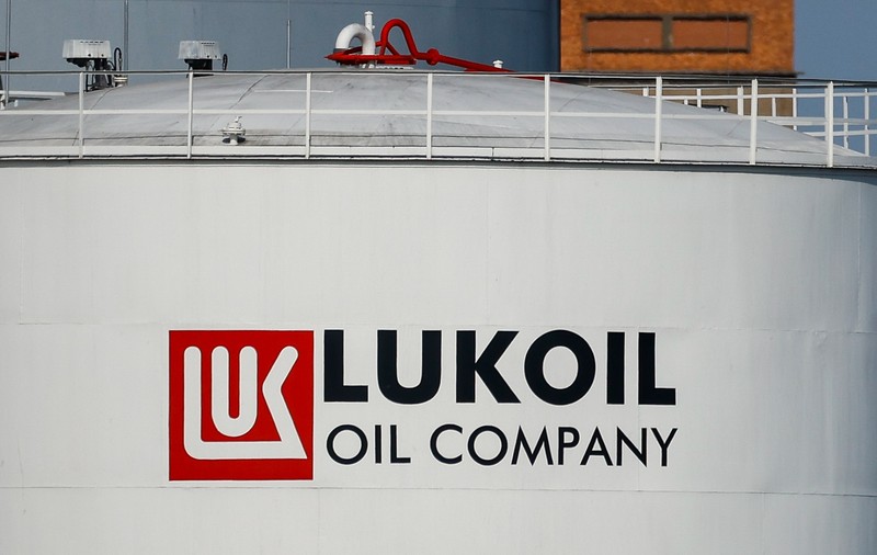 Italia a preluat controlul asupra unei rafinării Lukoil pentru a asigura continuarea aprovizionării cu energie