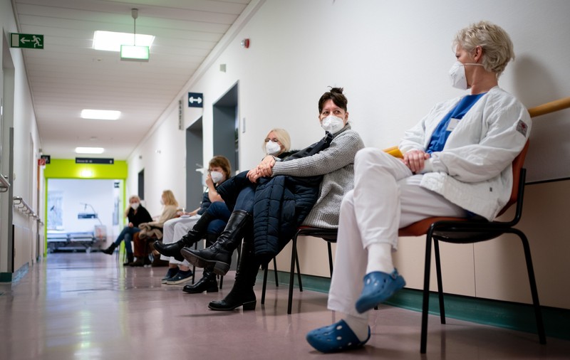 Prioritatea la vaccinare a fost încălcată în mai multe landuri din Germania. Cine s-a băgat peste rând
