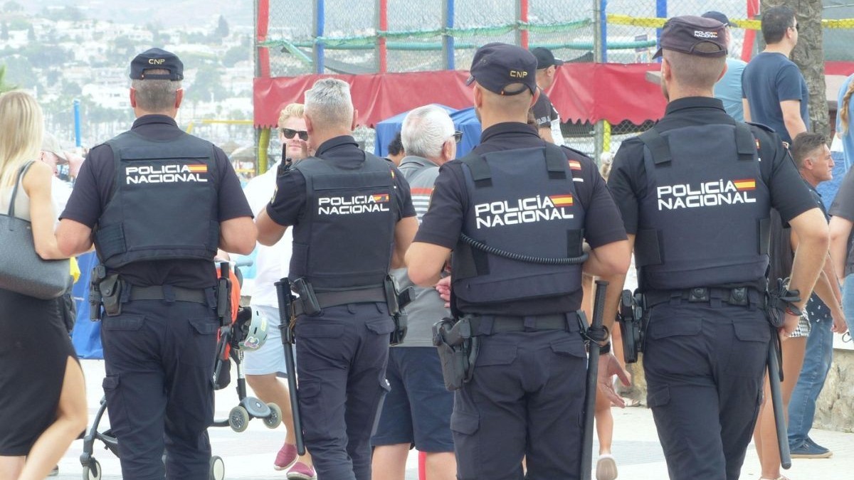 Un român din Spania să-și dea foc în stradă, dar polițiștii l-au imobilizat. Imagine cu caractet ilustrativ. Foto: Profimedia