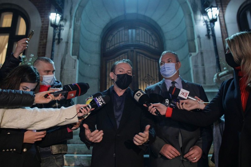 Florin Cîțu și Nicolae Ciucă, premierul demis și premierul desemnat, au ieșit împreună la declarații după ședința PNL | Foto: Octav Ganea/ Inquam Photos