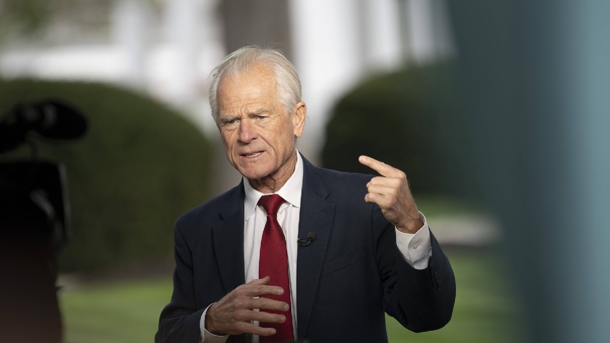 Peter Navarro, consilier principal al președintelui pentru comerț și industrie, participă la un interviu televizat la Casa Albă, în Washington