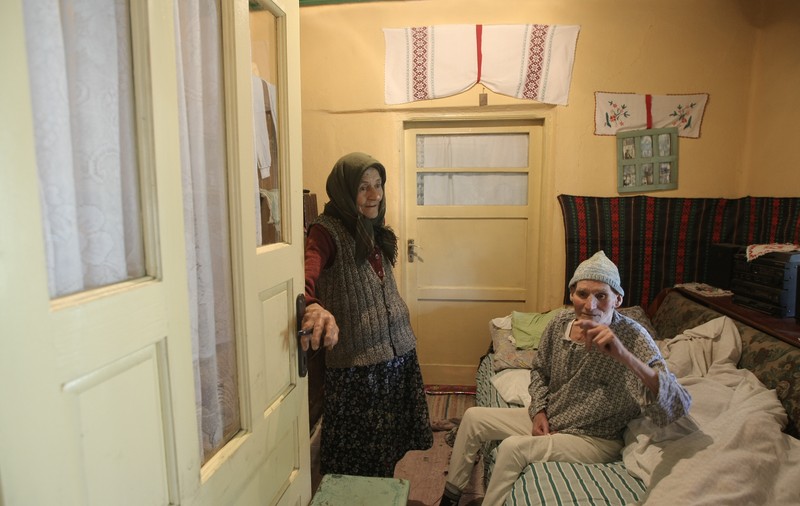 Rudele antrenorului Astrei demontează mitul mamei sale: ”N-are nicio treabă cu sapa! E doar o poantă de-a lui Marius”. Incursiune în lumea lui Șumudică de la Hotarele, Giurgiu