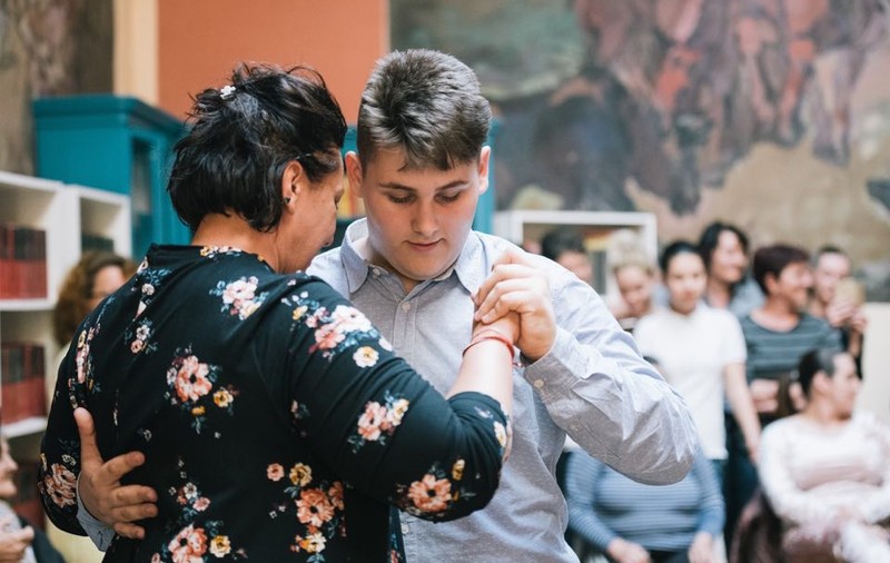Seri de tango și saloane de flori la un spital de psihiatrie din România
