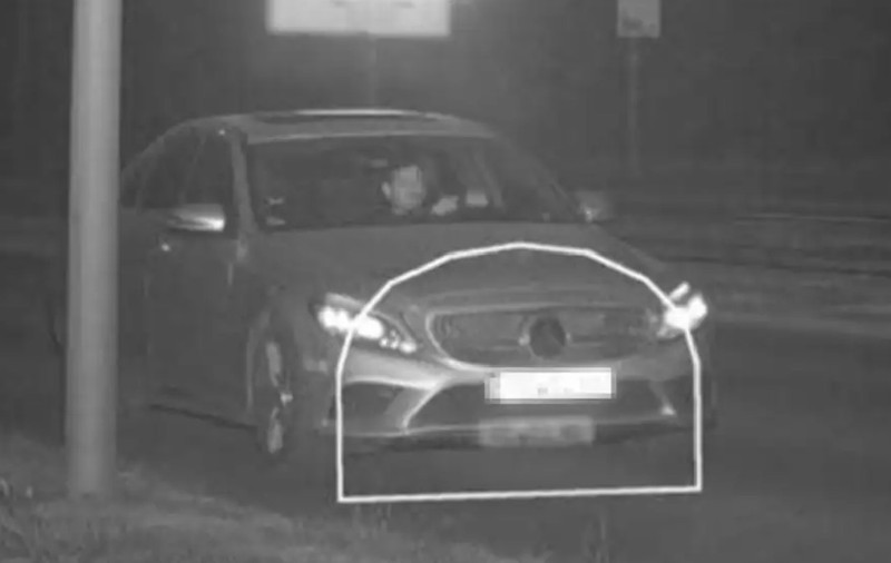 Un șofer a gonit spre spital cu soția însărcinată, a fost prins de radar, amendat și lăsat fără permis, dar judecătorul a anulat decizia