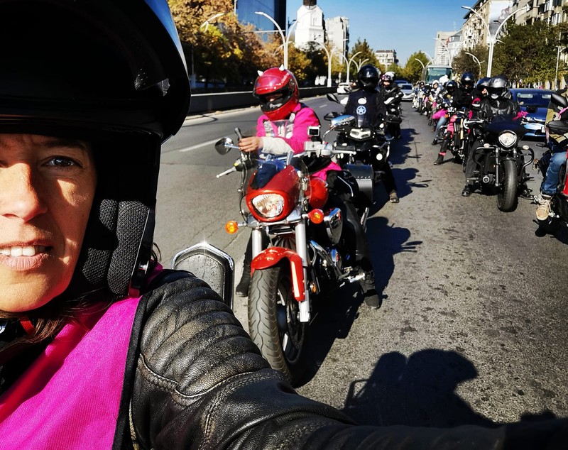 Marşuri moto Pink Ride în Bucureşti şi Cluj-Napoca, pentru conștientizarea precoce a cancerului de sân