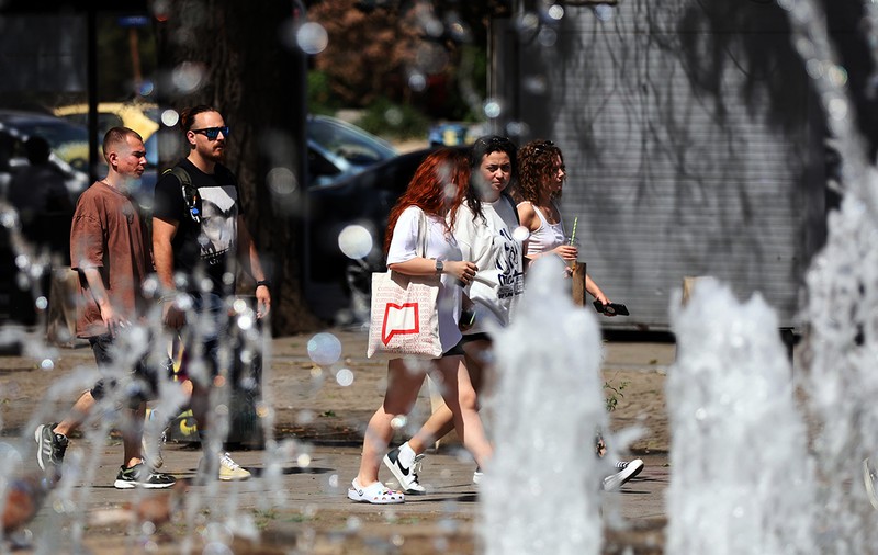 Valul de căldură persistă. Cod portocaliu de caniculă în 7 județe și în București