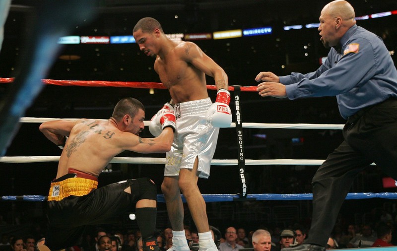 Ward şi Porter, învingători! Însă, problema ce „arde” este, de fapt, cine va boxa cu Mayweather în septembrie?