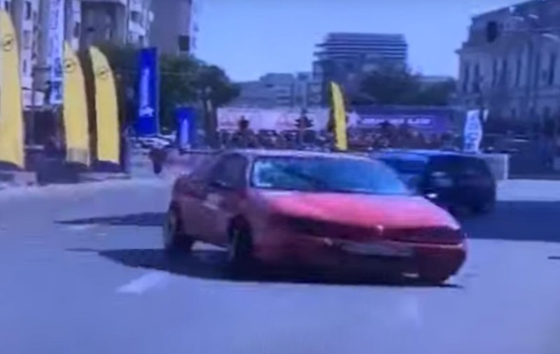 VIDEO | Şase persoane, între care doi copii, la spital după ce o maşină din cursă a derapat în afara traseului la Raliul Craiovei