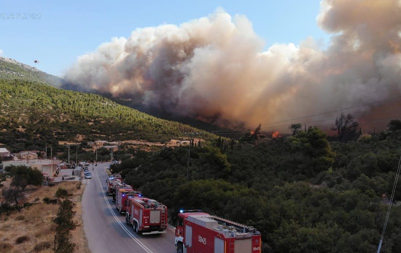 Pompierii români, operațiune de salvare a unei mănăstiri din Grecia: „Frontul flăcărilor a fost uriaș”