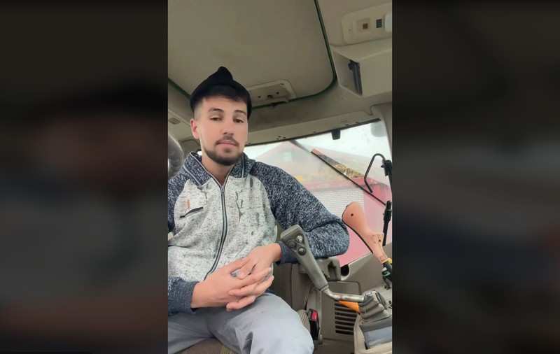 Un român angajat la o fermă cu 800 de vaci din Germania a spus câți bani câștigă și mai nimeni nu-l crede: „Muncesc și 310 ore pe lună”
