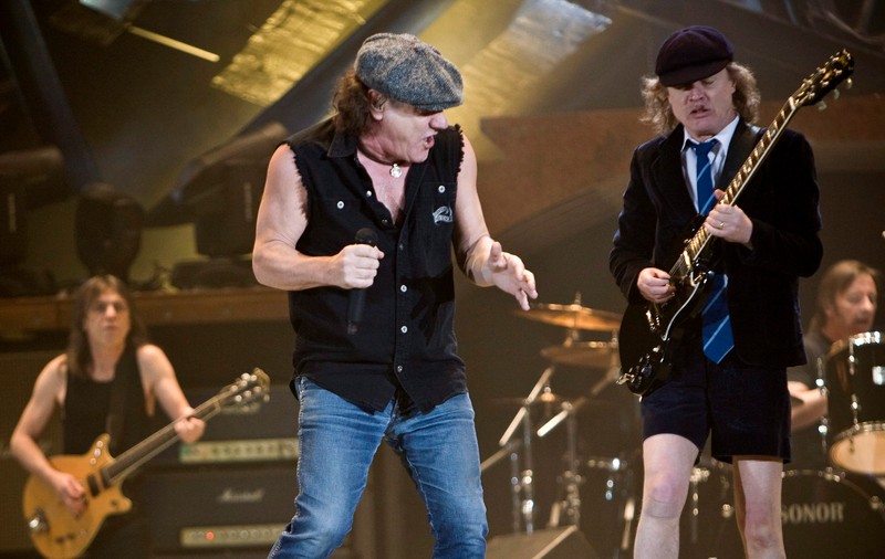 AC/DC vine în România