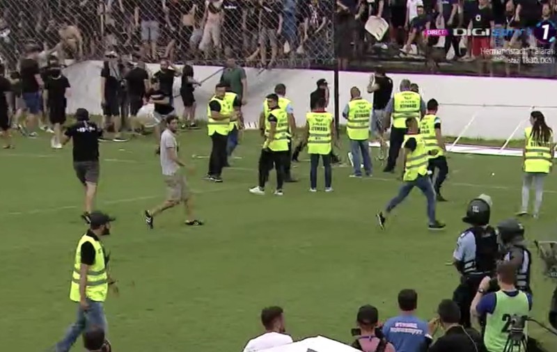 VIDEO | CSA Steaua a ratat din nou promovarea în Liga 3. Fanii Stelei s-au bătut cu forțele de ordine