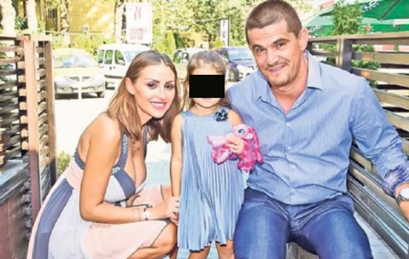 Oana, fiica Roxanei ex-Trident, a mers azi la grădiniţă