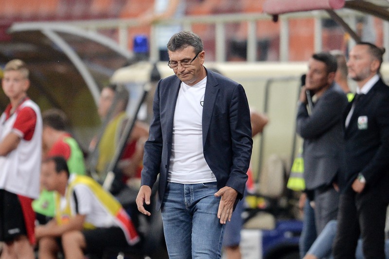 Eugen Neagoe, antrenorul echipei FC Dinamo, urmareste meciul de fotbal contra echipei CS U Craiova din etapa a II-a a Ligii 1, disputat pe Arena Nationala din Bucuresti, duminica, 21 iulie 2019. ALEXANDRU DOBRE / MEDIAFAX FOTO
