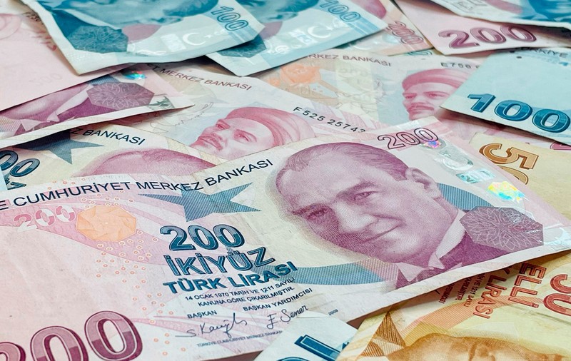 Lira turcească s-a prăbușit după arestarea primarului din Istanbul, principalul rival al lui Erdogan. Bursa din Istanbul a oprit tranzacțiile