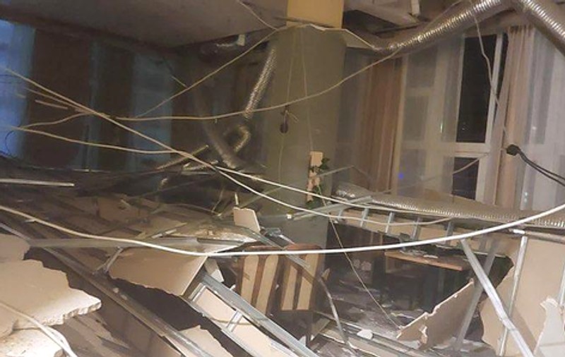Tavanul unui restaurant din Băile Herculane s-a prăbușit în timpul unei petreceri de majorat. „Eram așezată la masă și a picat tot”
