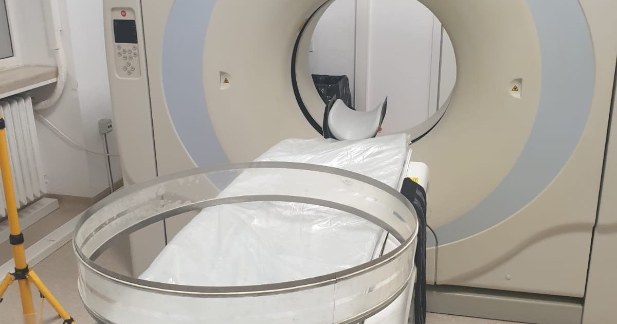 Cupola unui tomograf s-a prăbușit în timp ce o pacientă era scanată