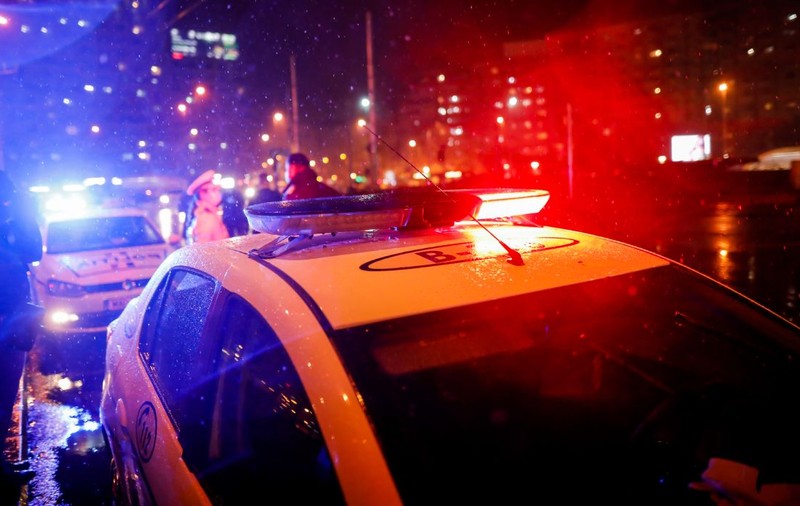 Un tânăr din București a vrut să omoare la întâmplare un om. A urmărit un pensionar și l-a înjunghiat de 33 de ori, sub o cameră de supraveghere