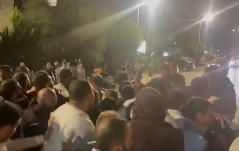 Tensiuni după atacul asupra spitalului din Gaza: zeci de oameni au încercat să ia cu asalt Ambasada Israelului din Iordania - VIDEO