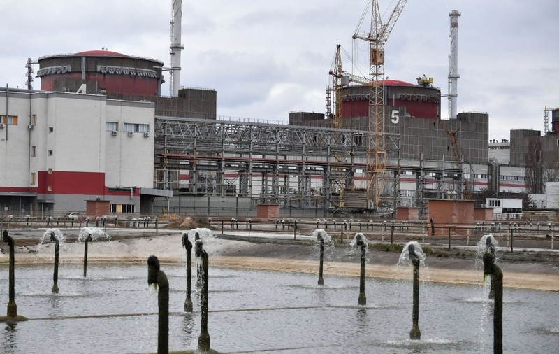 Incendiu la sistemul de răcire al centralei nucleare de la Zaporojie, anunță guvernatorul rus. Avertismentul AIEA