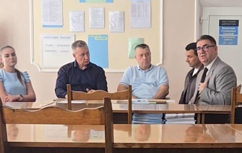 Clasa cu predare în limba română dintr-o școală din Ucraina, închisă după 4 zile de la inaugurare, se redeschide. Foto: Facebook /Consulatul României la Odesa.