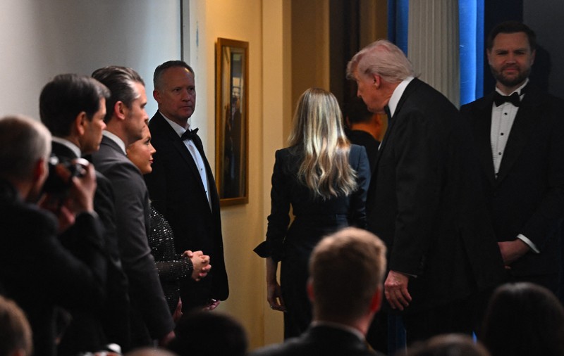 Focuri de armă la Dineul Corespondenților de la Casa Albă. Donald Trump s-a împiedicat de Melania, când era evacuat de urgență