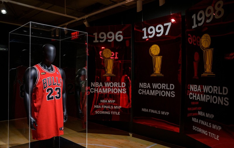 Tricoul lui Michael Jordan din timpul celui mai bun sezon al său în NBA, vândut cu 10 milioane de dolari