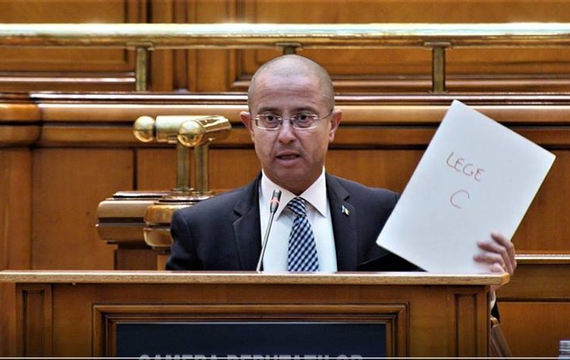 Vârsta de pensionare a femeilor, redusă în funcție de numărul de copii; Proiect PSD în Parlament