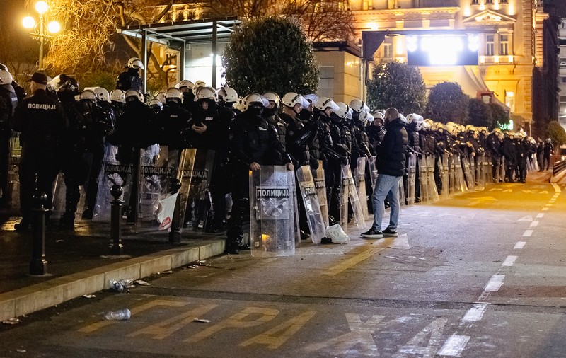 Marele protest de la Belgrad văzut din mulțime: Cratițele și tăcerea care au speriat Puterea FOTOREPORTAJ