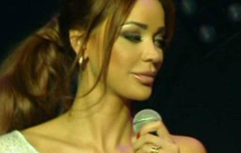 CIRC în EMISIUNEA LUI MĂRUŢĂ. Bianca şi Veronica A. Cara SE AMENINŢĂ şi se BĂLĂCĂRESC ca la UŞA CORTULUI