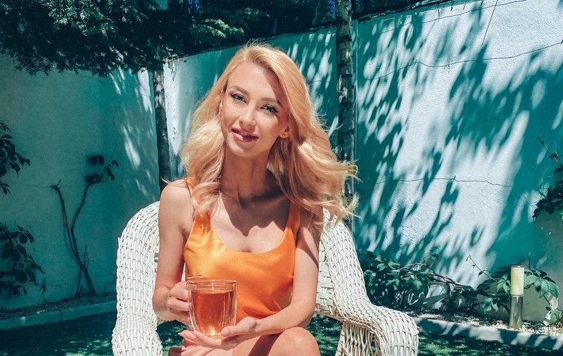 Andreea Bălan, în costum de baie pe plajele din Dubai. „Vă țin la curent. Sunt foarte fericită”