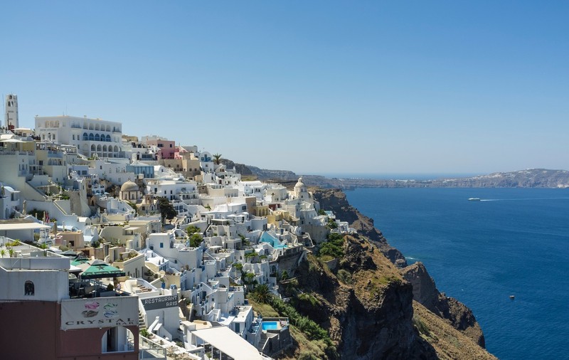 Vacanțele se scumpesc din nou. Destinațiile preferate de români: în Antalya, prețurile s-au dublat, românii se reorientează către Spania