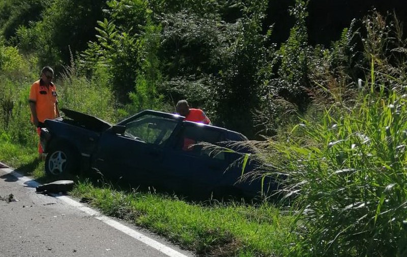 Un șofer în vârstă de 78 de ani s-a răsturnat cu mașina în județul Tulcea!